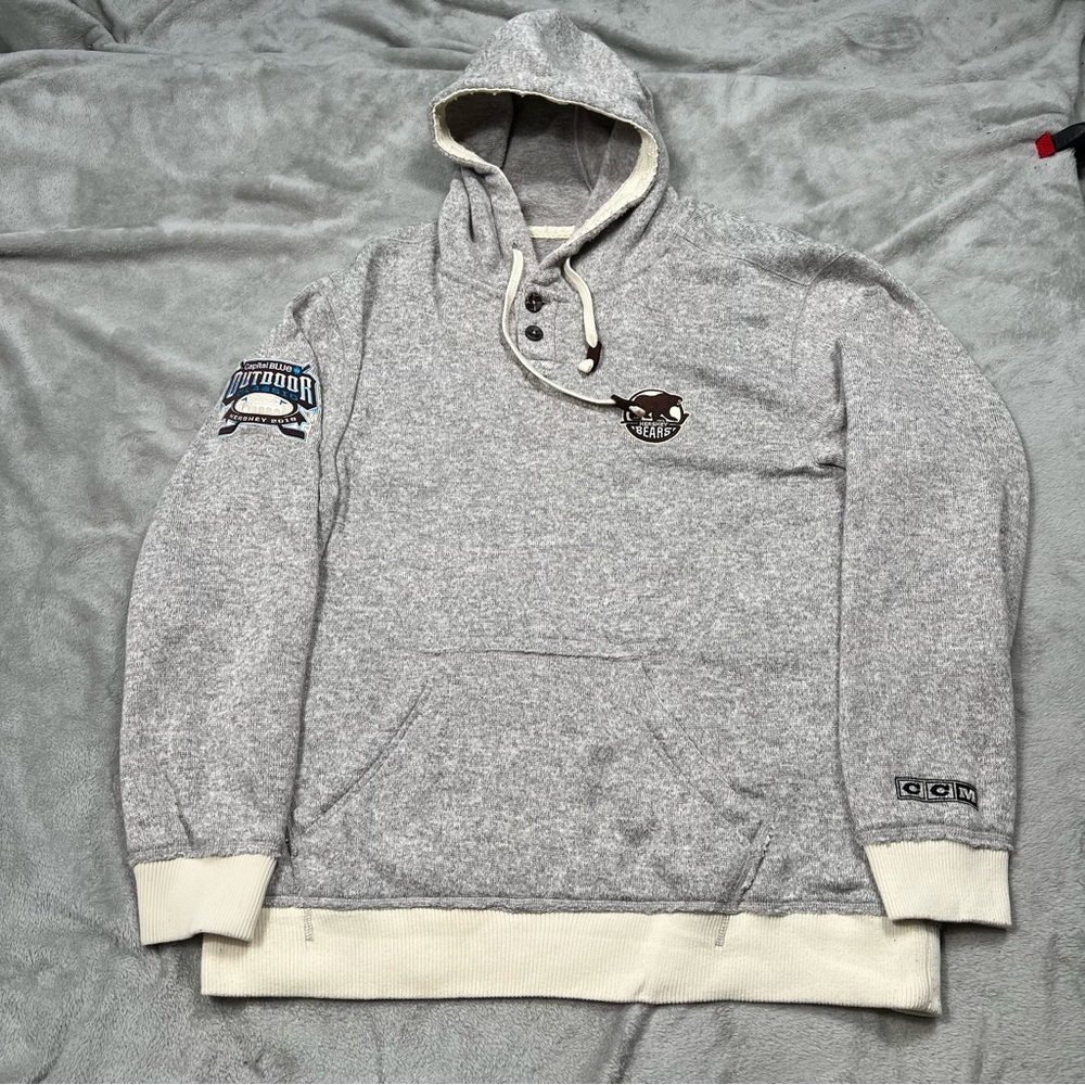 CCM Pro Hershey Bears 2018 Outdoor Classic Hoodie Mens 2XL Gray Henley Pullover